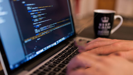 1024程序員節(jié) | 安徽新華電腦專修學院 軟件與網(wǎng)絡技術(shù)的創(chuàng)新開發(fā)之路